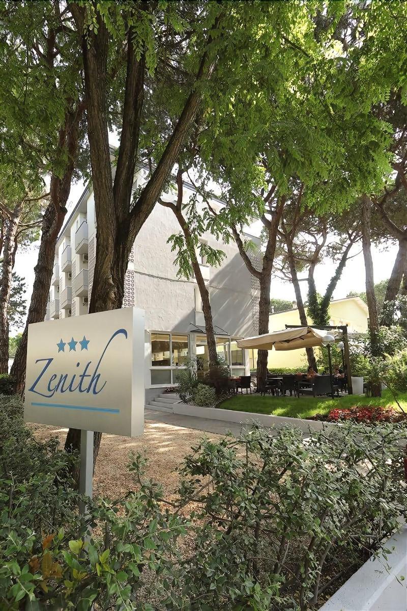Hotel Meuble Zenith Lignano Sabbiadoro Exteriör bild