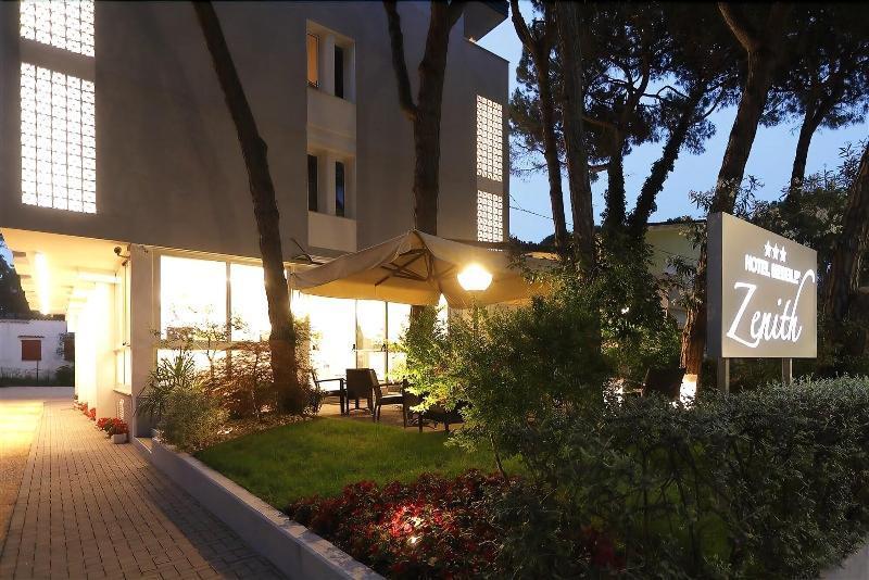 Hotel Meuble Zenith Lignano Sabbiadoro Exteriör bild