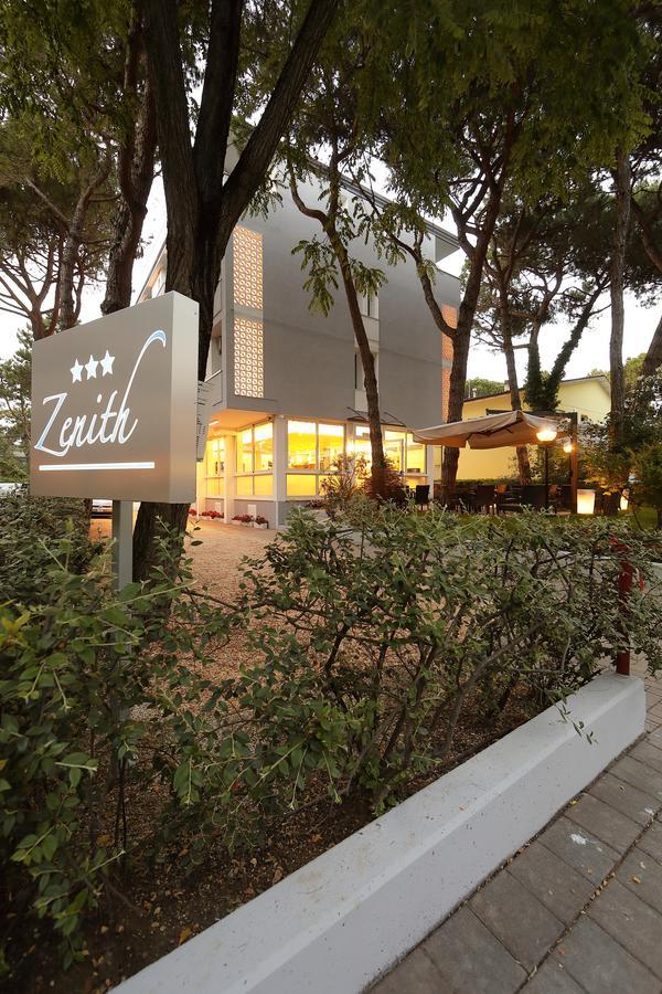 Hotel Meuble Zenith Lignano Sabbiadoro Exteriör bild