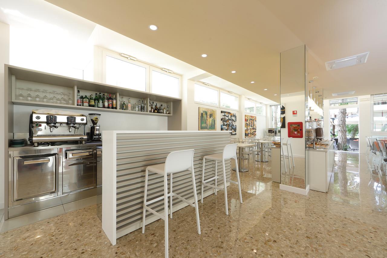 Hotel Meuble Zenith Lignano Sabbiadoro Exteriör bild